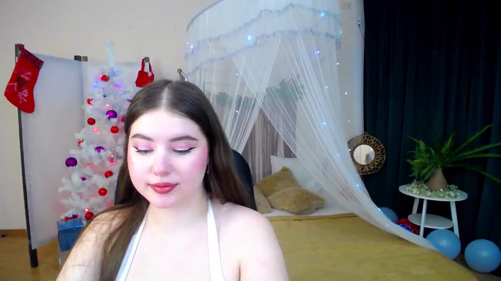 Gallery image thumbnail from AdmireMyEyes's myfreecams stream on, 12/25/2024, 09:33 image 12 of 20