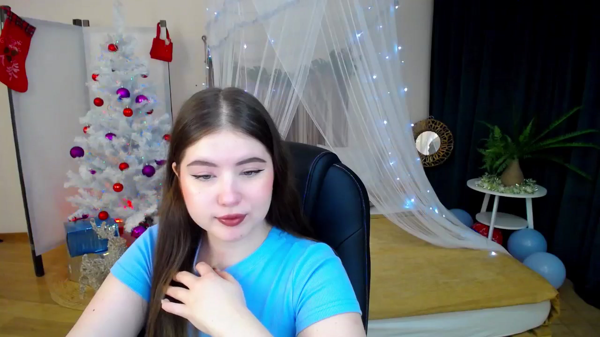 Gallery image thumbnail from AdmireMyEyes's myfreecams stream on, 12/26/2024, 18:37 image 9 of 20