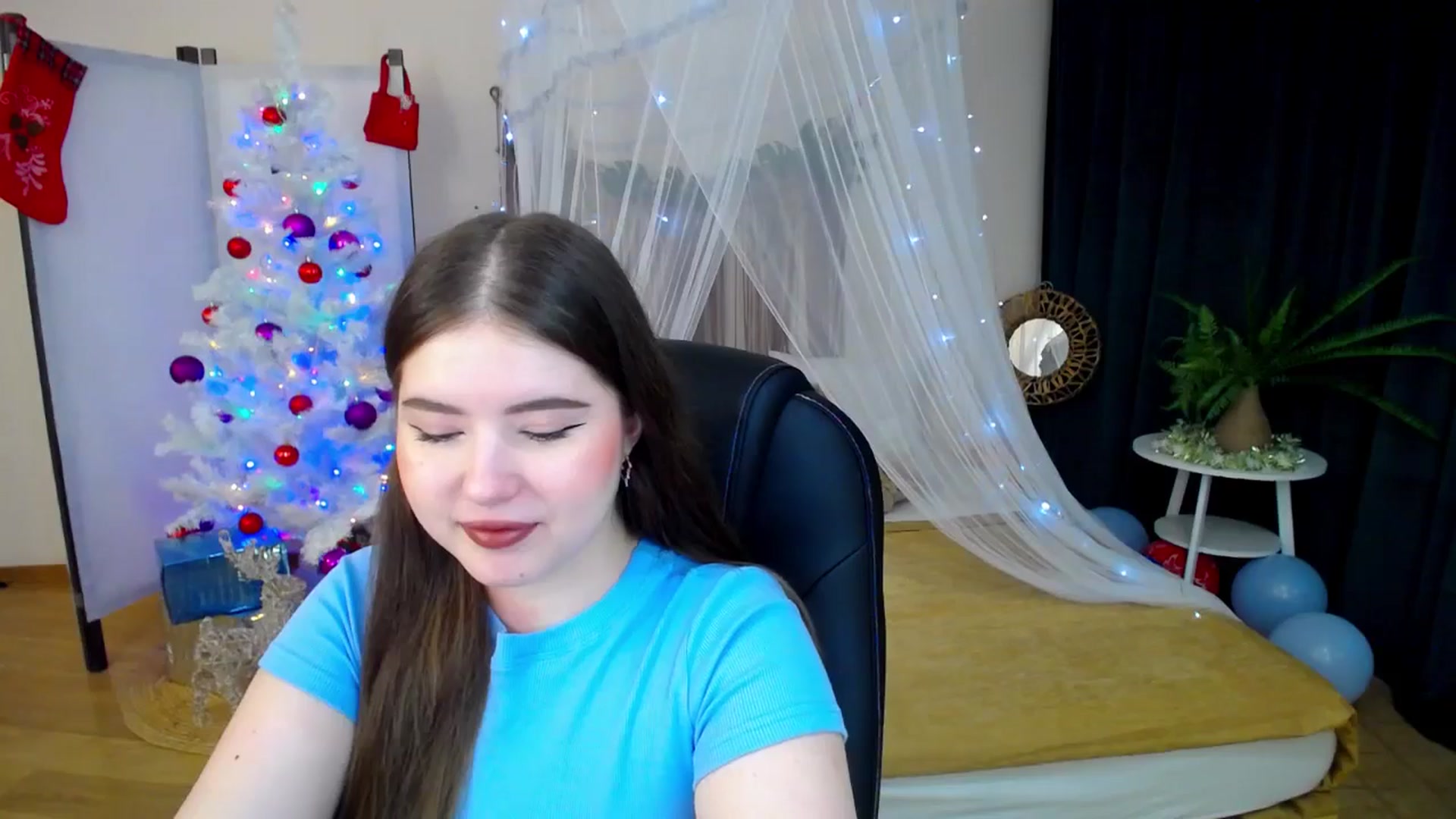 Gallery image thumbnail from AdmireMyEyes's myfreecams stream on, 12/26/2024, 18:37 image 4 of 20