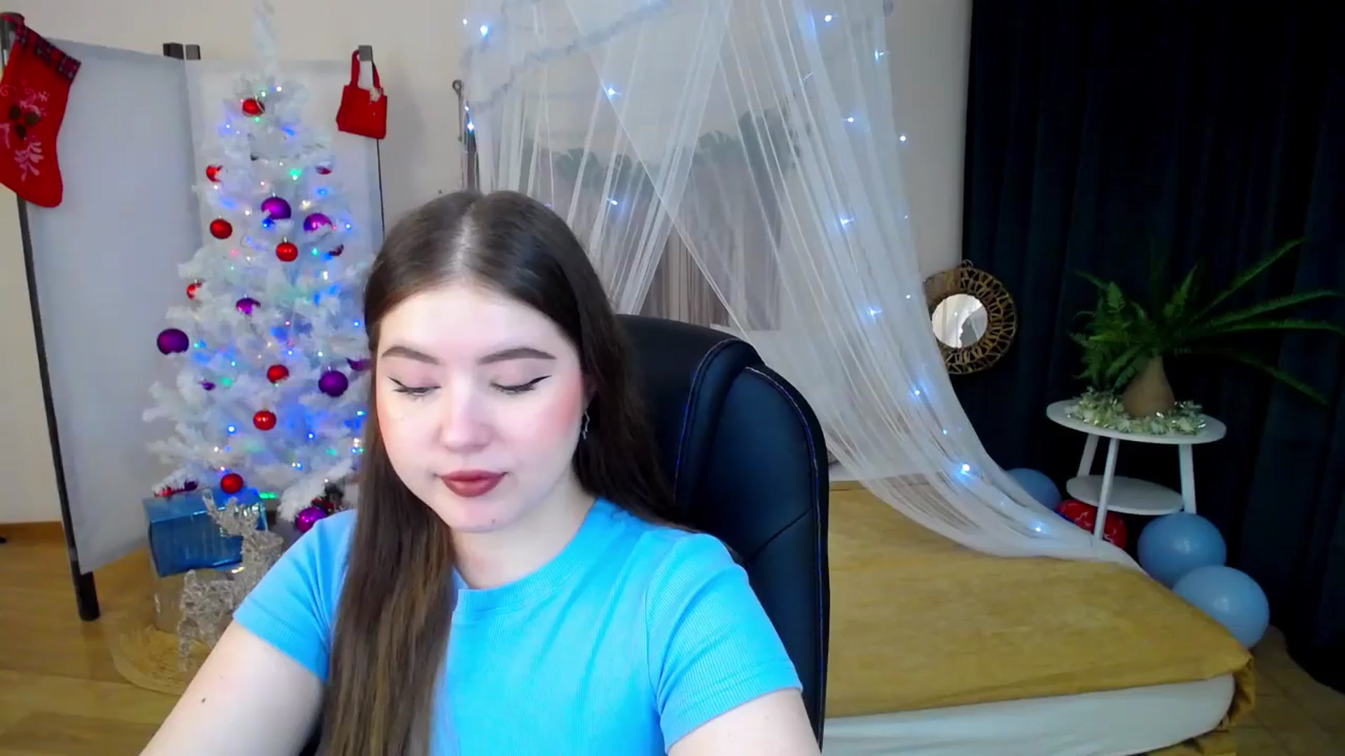 Gallery image thumbnail from AdmireMyEyes's myfreecams stream on, 12/26/2024, 18:37 image 7 of 20