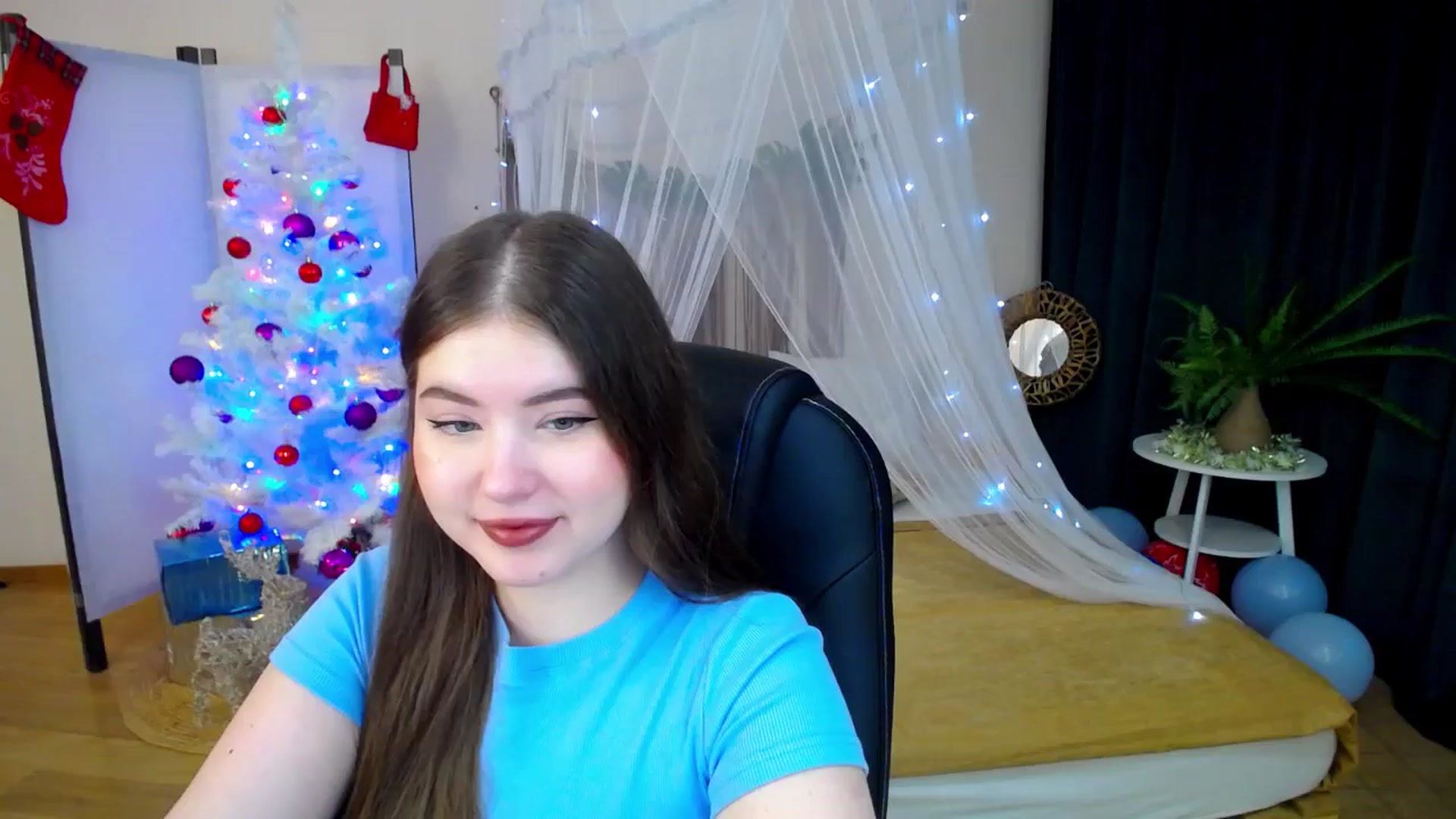 Gallery image thumbnail from AdmireMyEyes's myfreecams stream on, 12/26/2024, 18:37 image 17 of 20