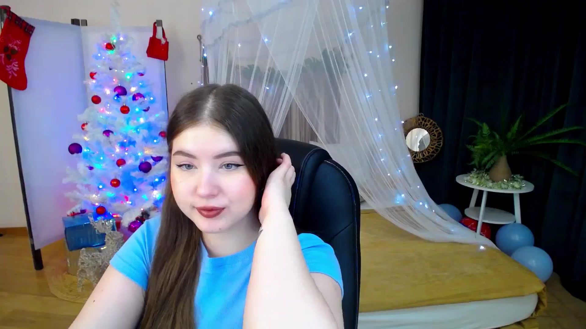Gallery image thumbnail from AdmireMyEyes's myfreecams stream on, 12/26/2024, 18:37 image 16 of 20