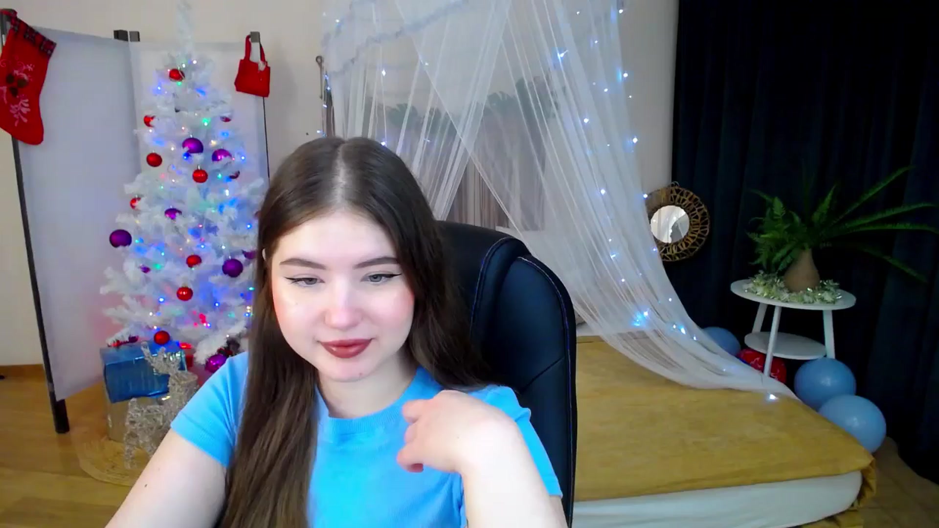 Gallery image thumbnail from AdmireMyEyes's myfreecams stream on, 12/26/2024, 18:37 image 15 of 20