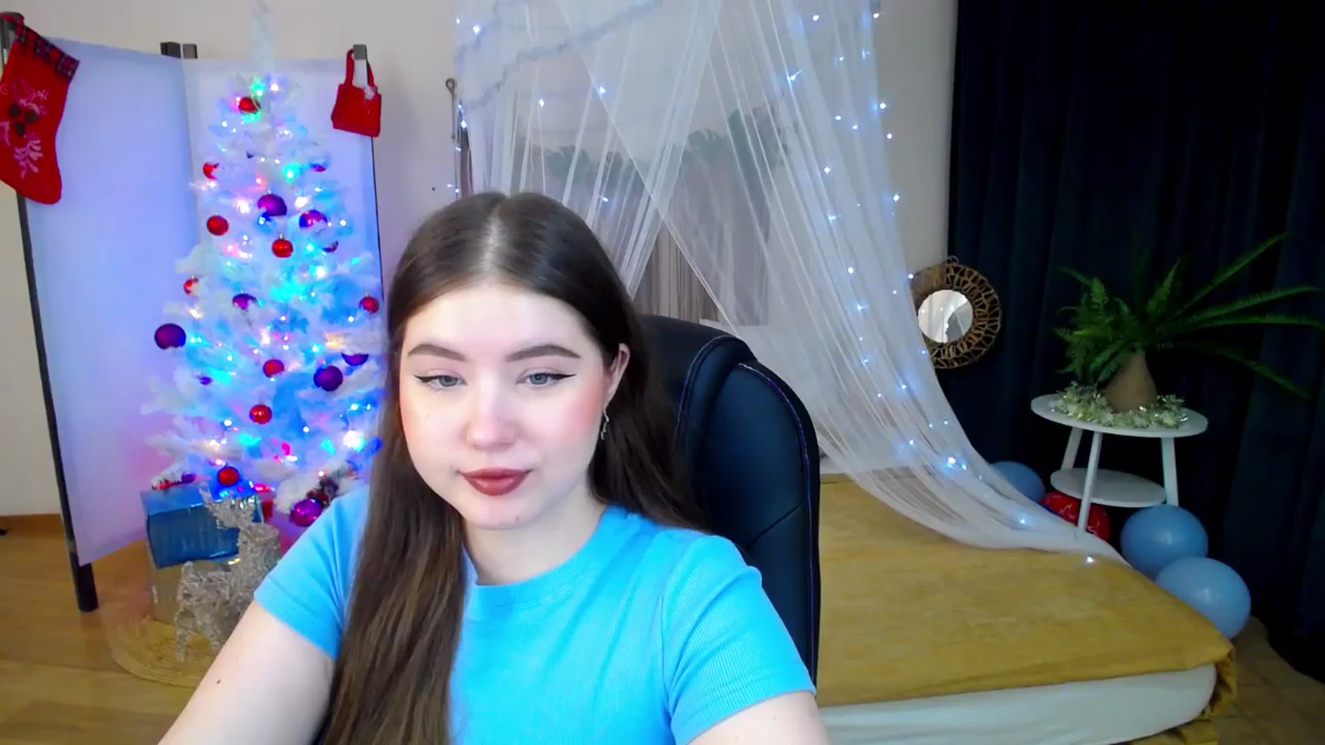 Gallery image thumbnail from AdmireMyEyes's myfreecams stream on, 12/26/2024, 18:37 image 18 of 20
