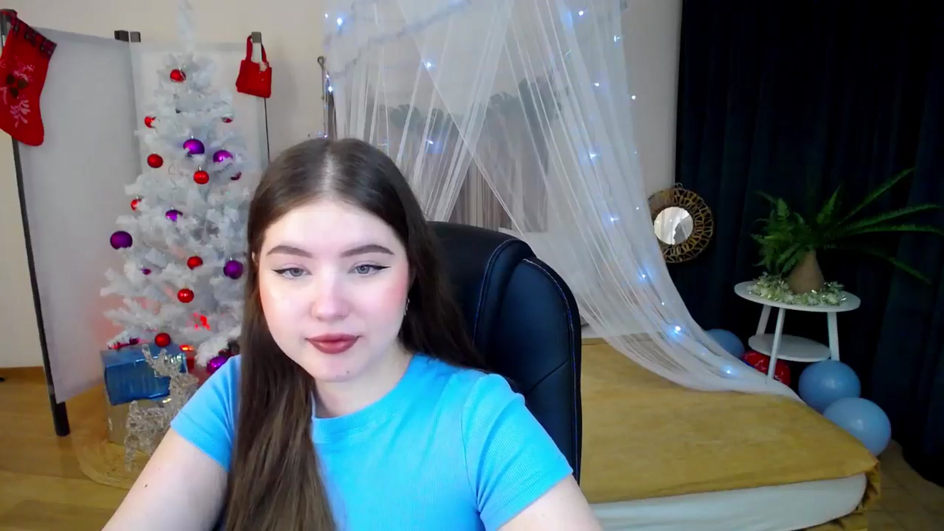 Gallery image thumbnail from AdmireMyEyes's myfreecams stream on, 12/26/2024, 18:37 image 10 of 20