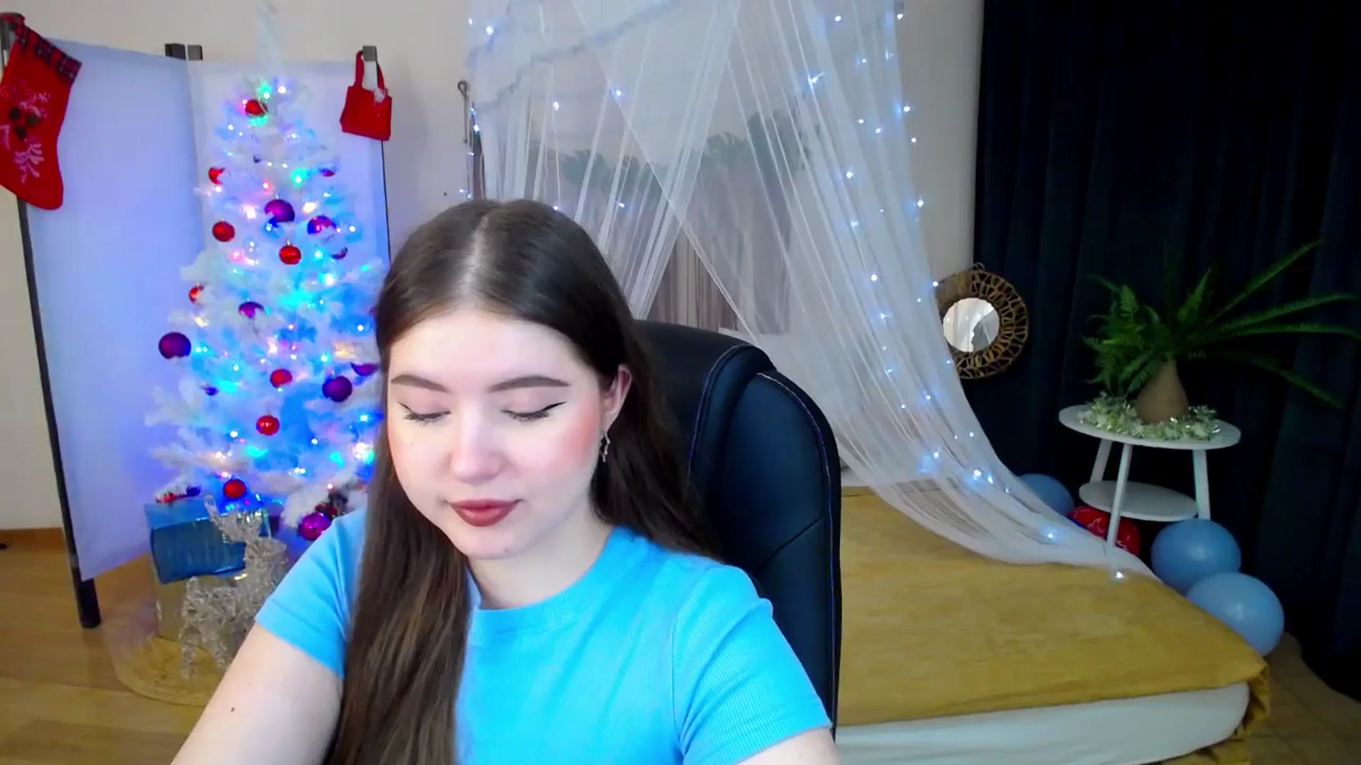 Gallery image thumbnail from AdmireMyEyes's myfreecams stream on, 12/26/2024, 18:37 image 19 of 20