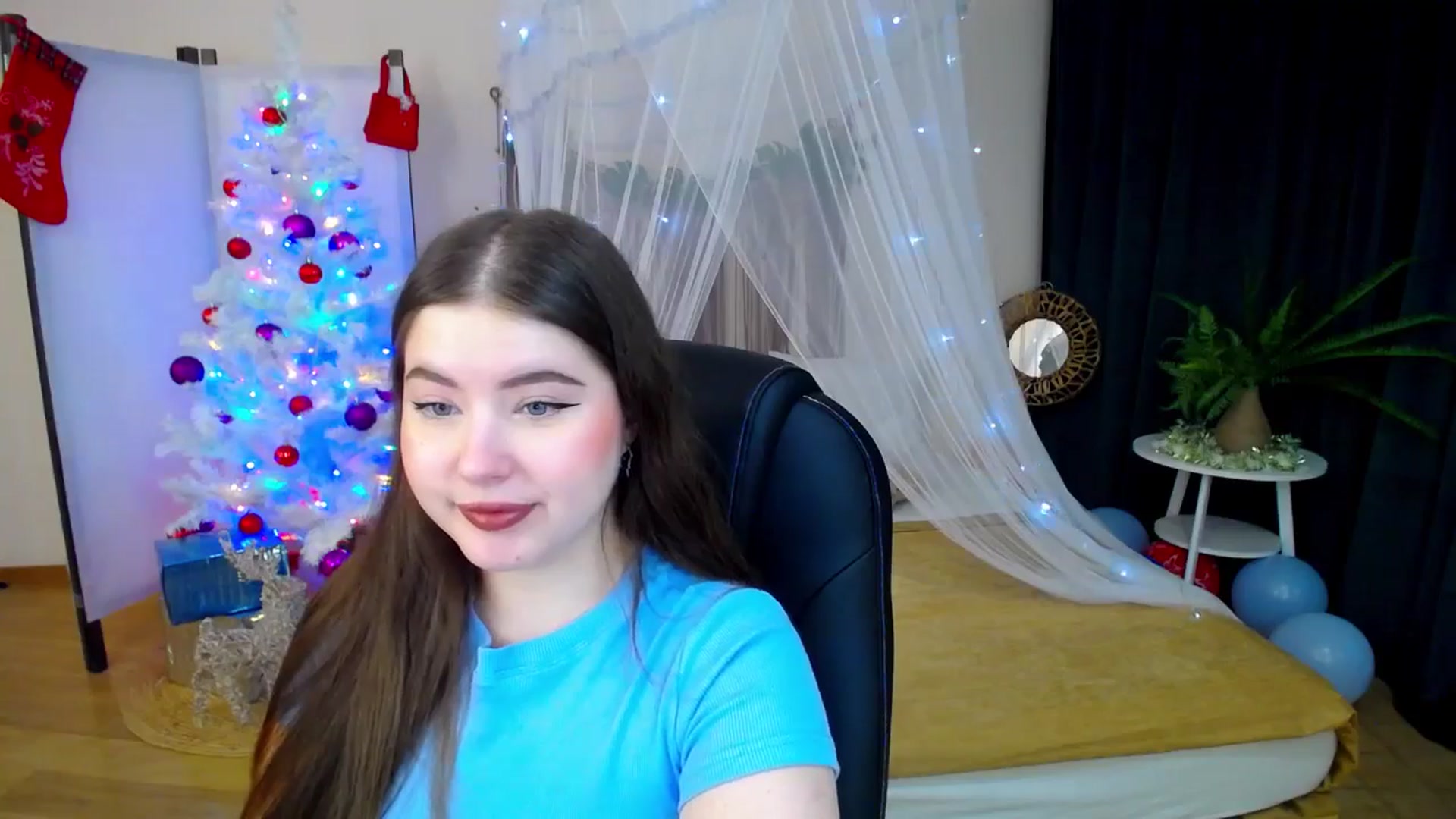 Gallery image thumbnail from AdmireMyEyes's myfreecams stream on, 12/26/2024, 19:14 image 6 of 20