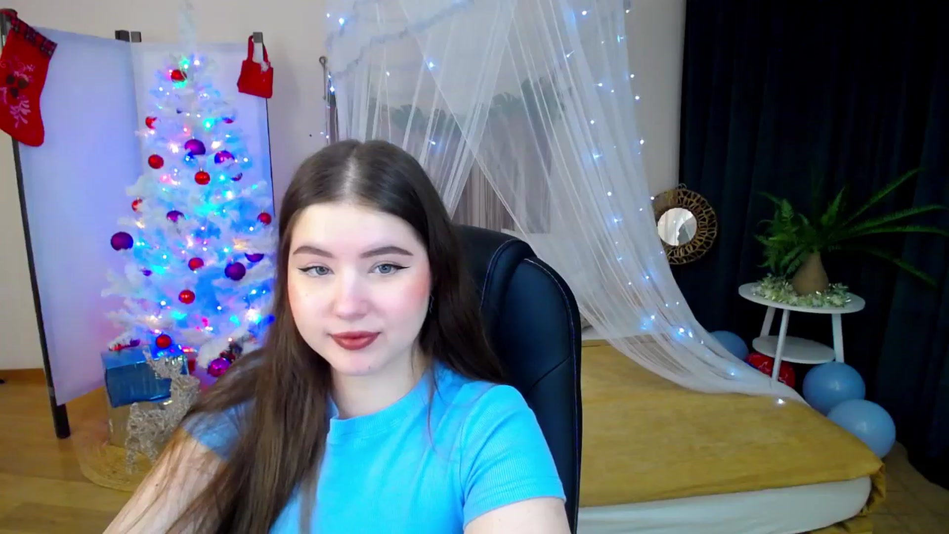 Gallery image thumbnail from AdmireMyEyes's myfreecams stream on, 12/26/2024, 19:14 image 7 of 20
