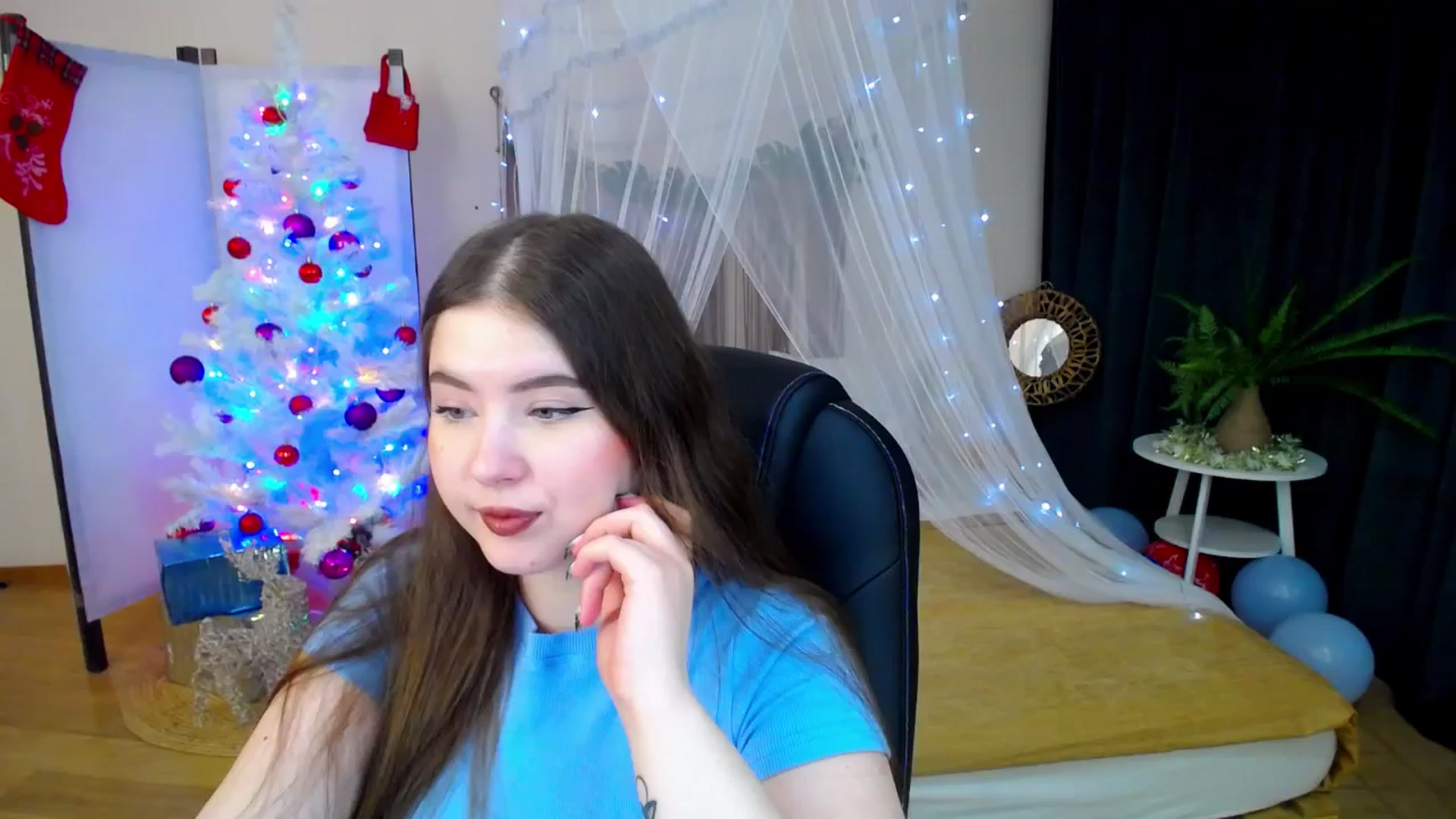 Gallery image thumbnail from AdmireMyEyes's myfreecams stream on, 12/26/2024, 19:14 image 10 of 20