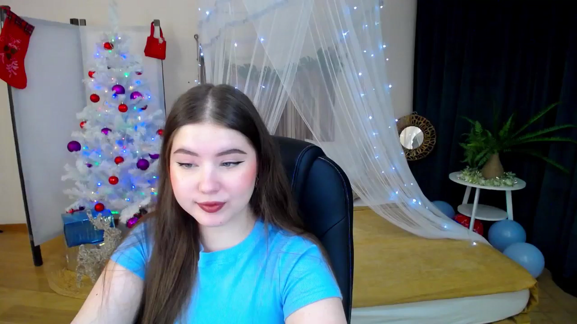 Gallery image thumbnail from AdmireMyEyes's myfreecams stream on, 12/26/2024, 19:14 image 14 of 20