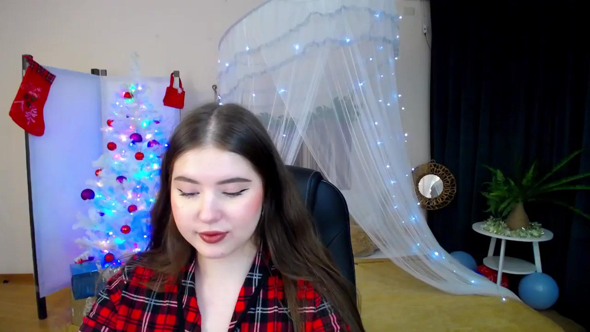 Gallery image thumbnail from AdmireMyEyes's myfreecams stream on, 12/26/2024, 21:47 image 15 of 20