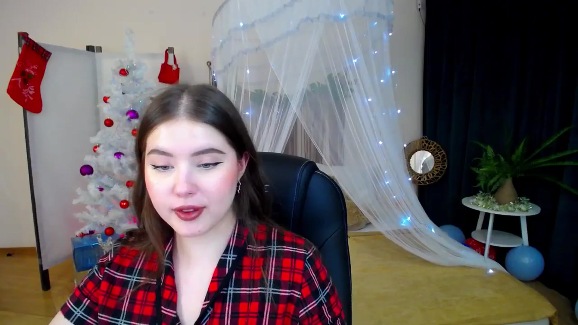 Gallery image thumbnail from AdmireMyEyes's myfreecams stream on, 12/26/2024, 21:47 image 16 of 20