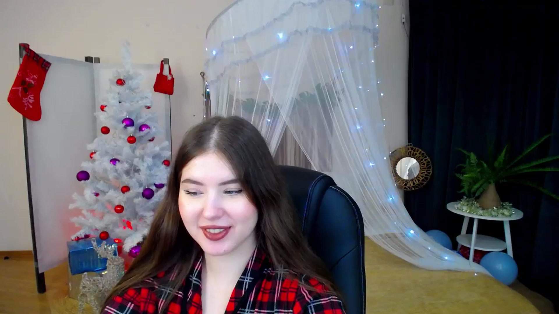 Gallery image thumbnail from AdmireMyEyes's myfreecams stream on, 12/26/2024, 22:25 image 14 of 20
