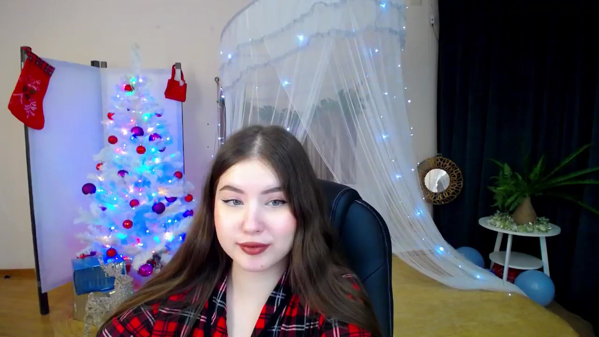 Gallery image thumbnail from AdmireMyEyes's myfreecams stream on, 12/26/2024, 22:25 image 12 of 20