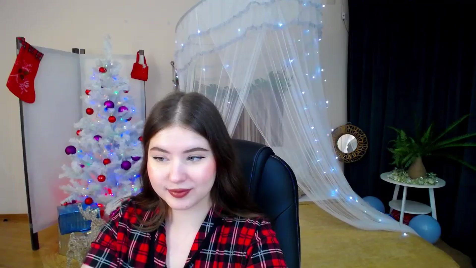 Gallery image thumbnail from AdmireMyEyes's myfreecams stream on, 12/26/2024, 22:25 image 5 of 20