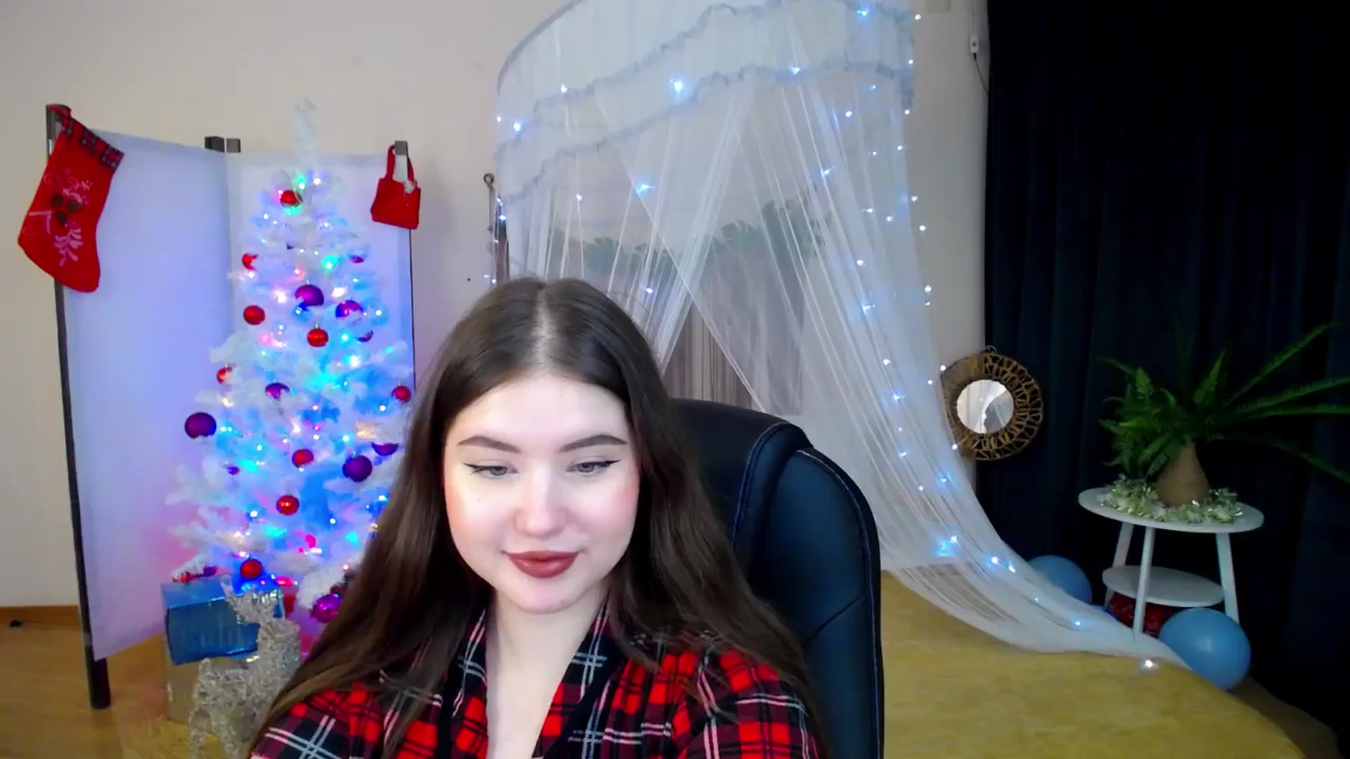 Gallery image thumbnail from AdmireMyEyes's myfreecams stream on, 12/26/2024, 22:25 image 16 of 20