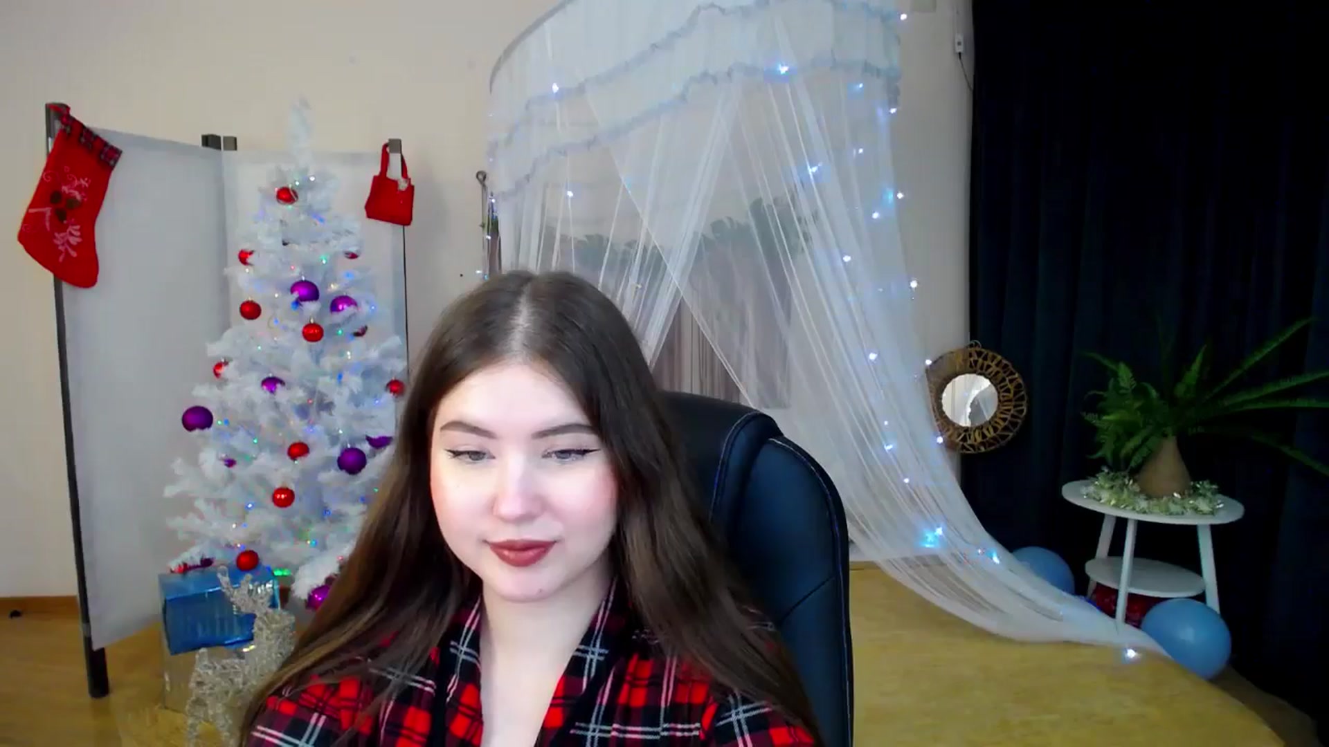 Gallery image thumbnail from AdmireMyEyes's myfreecams stream on, 12/26/2024, 22:25 image 8 of 20