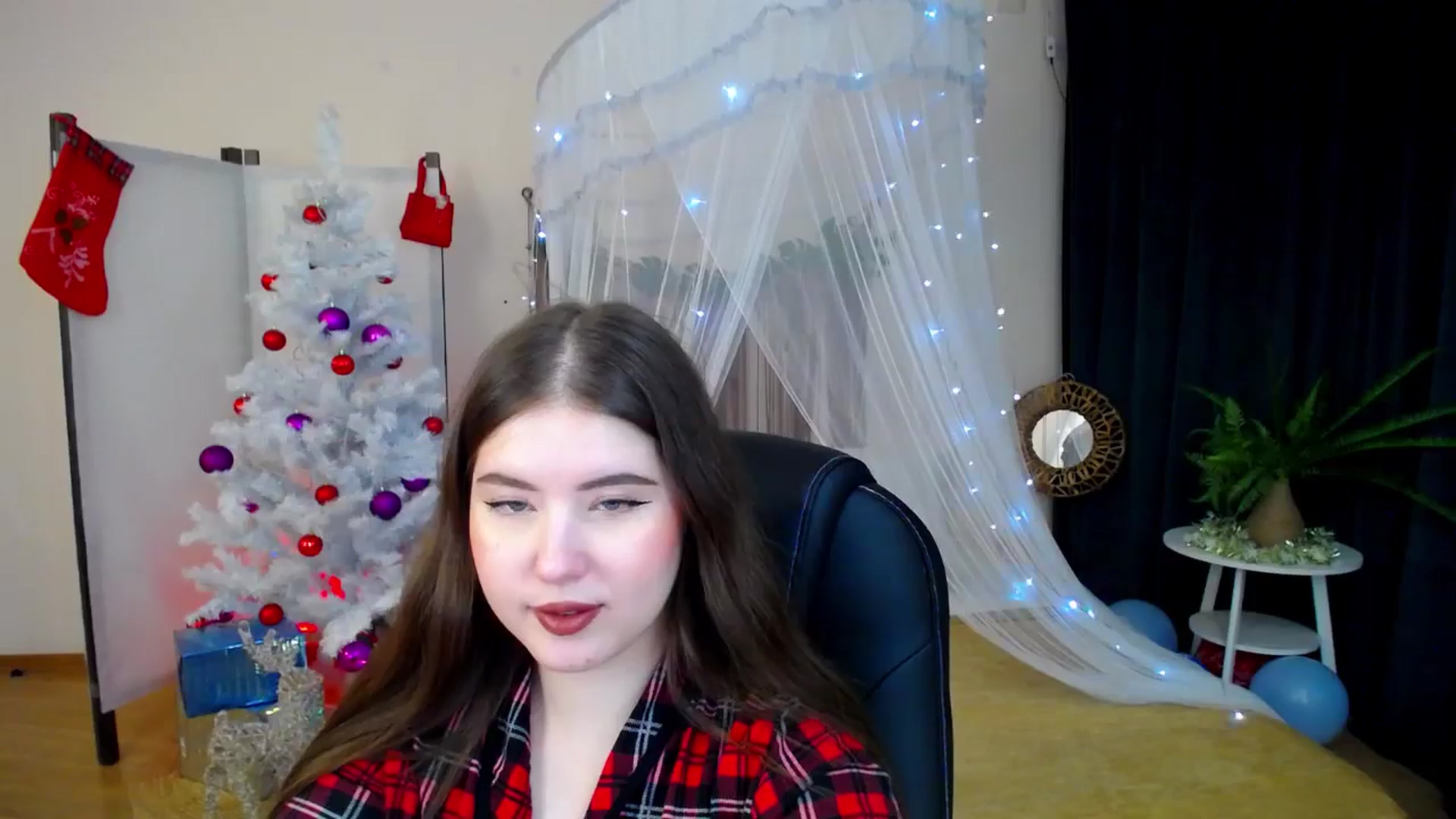 Gallery image thumbnail from AdmireMyEyes's myfreecams stream on, 12/26/2024, 22:25 image 17 of 20