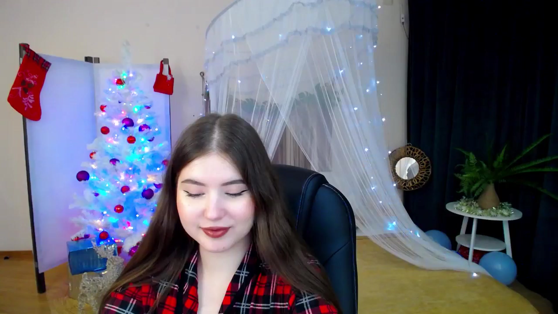 Gallery image thumbnail from AdmireMyEyes's myfreecams stream on, 12/26/2024, 22:25 image 10 of 20