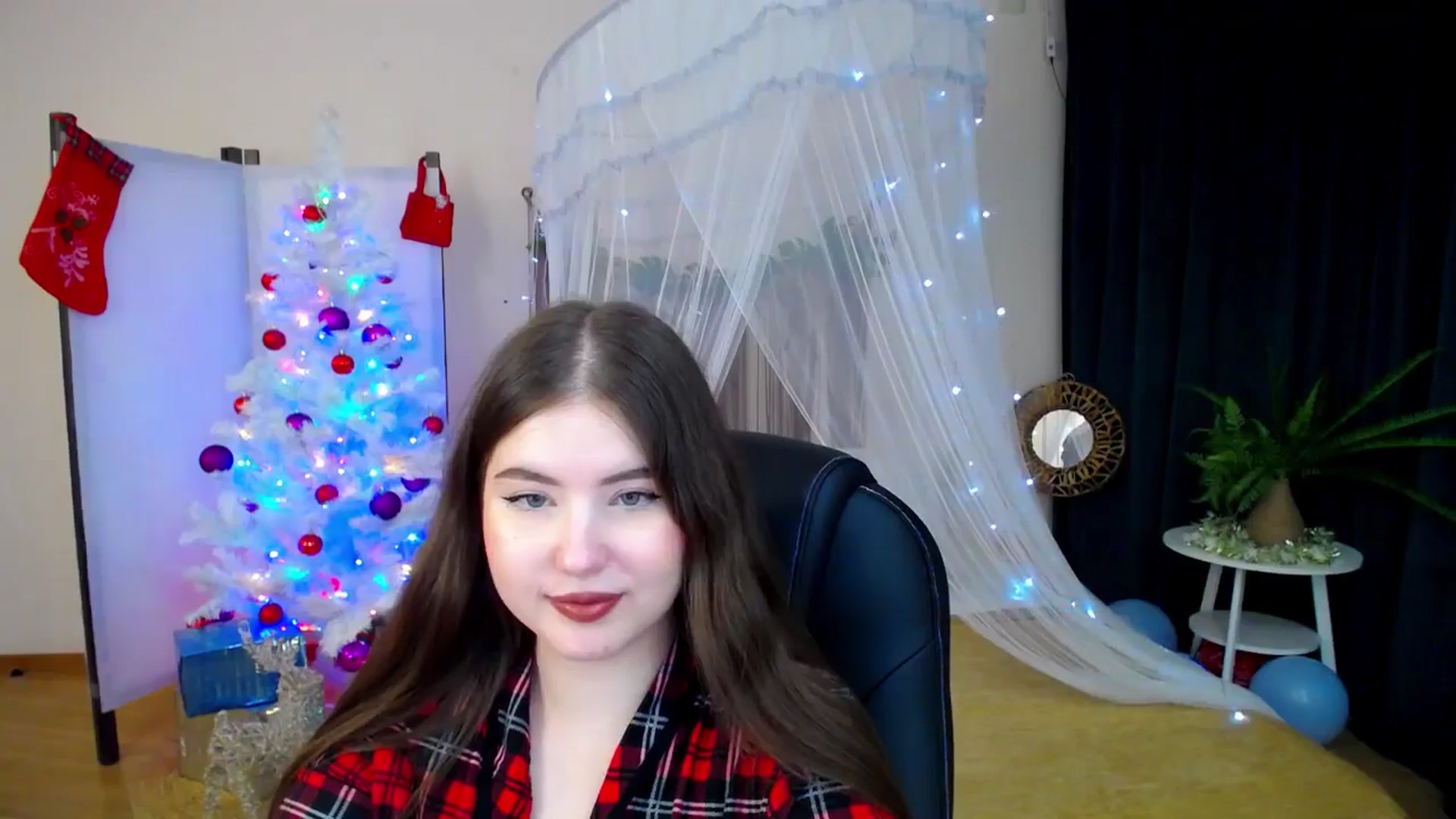 Gallery image thumbnail from AdmireMyEyes's myfreecams stream on, 12/26/2024, 22:25 image 11 of 20
