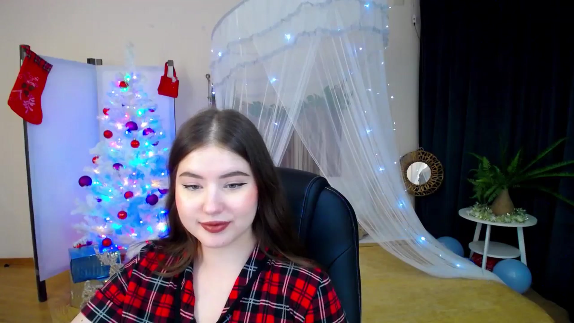 Gallery image thumbnail from AdmireMyEyes's myfreecams stream on, 12/26/2024, 22:25 image 4 of 20