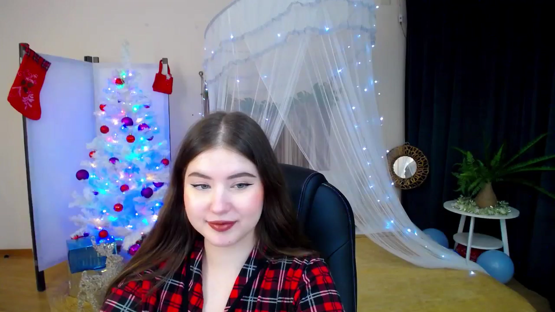 Gallery image thumbnail from AdmireMyEyes's myfreecams stream on, 12/26/2024, 22:25 image 6 of 20