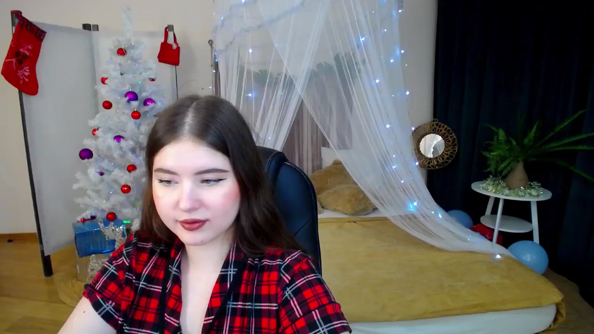 Gallery image thumbnail from AdmireMyEyes's myfreecams stream on, 12/26/2024, 22:59 image 17 of 20