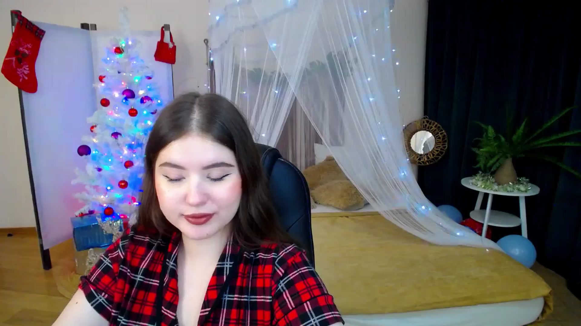 Gallery image thumbnail from AdmireMyEyes's myfreecams stream on, 12/26/2024, 22:59 image 14 of 20