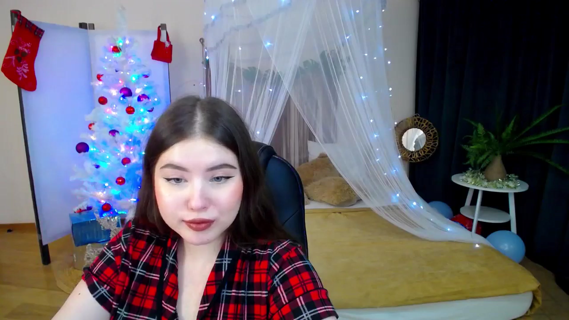 Gallery image thumbnail from AdmireMyEyes's myfreecams stream on, 12/26/2024, 22:59 image 16 of 20