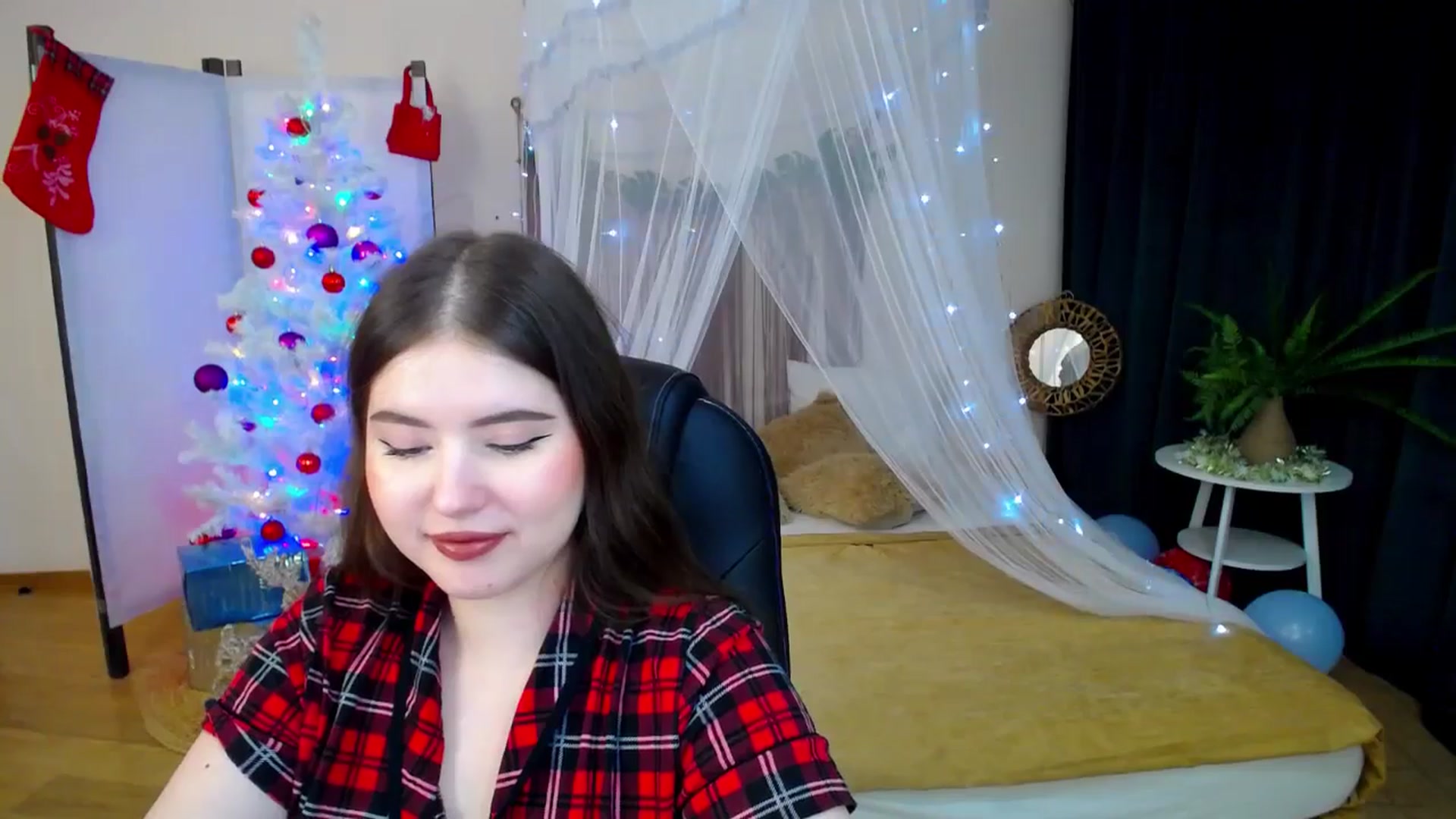 Gallery image thumbnail from AdmireMyEyes's myfreecams stream on, 12/26/2024, 22:59 image 11 of 20