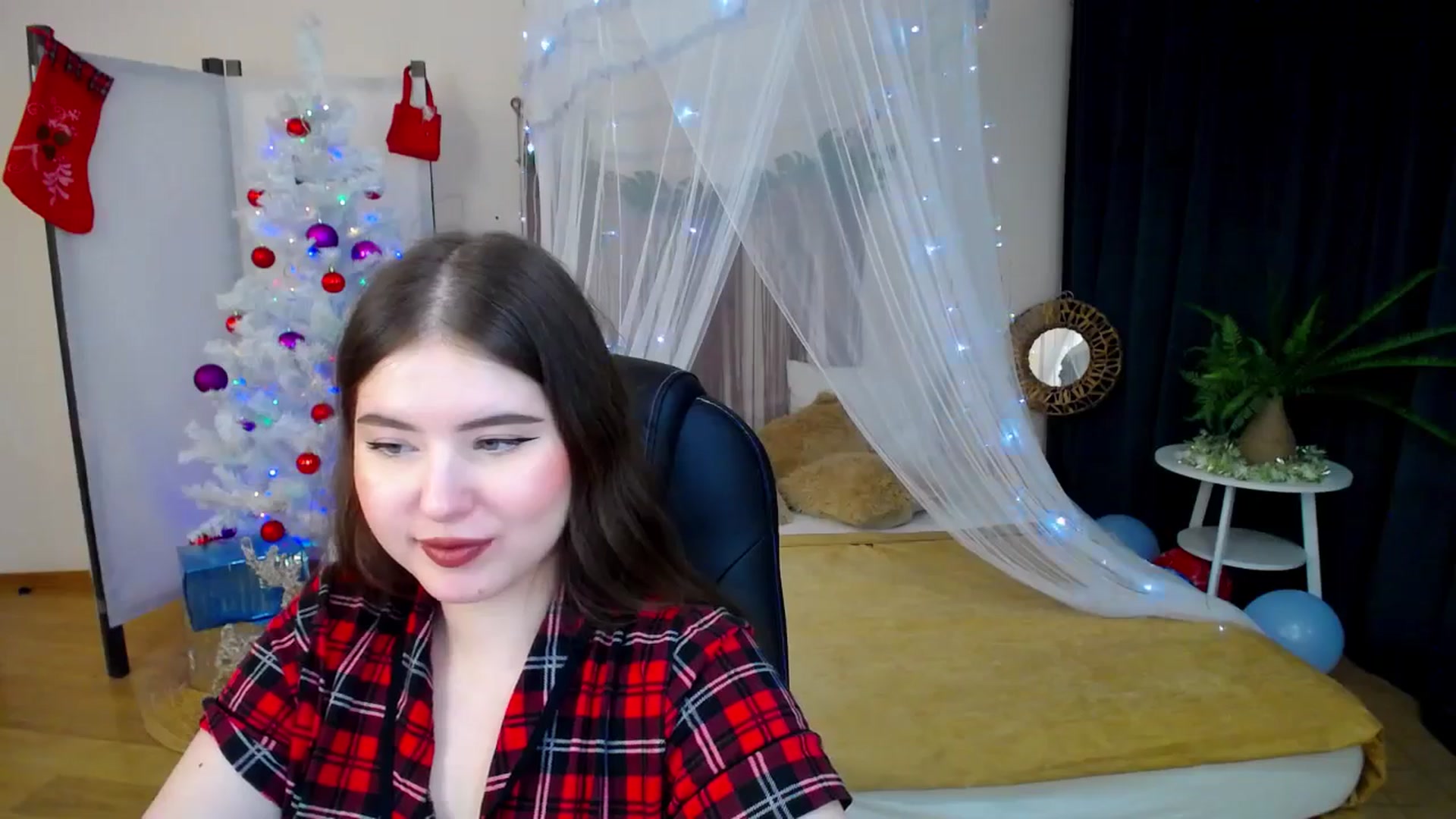 Gallery image thumbnail from AdmireMyEyes's myfreecams stream on, 12/26/2024, 22:59 image 19 of 20