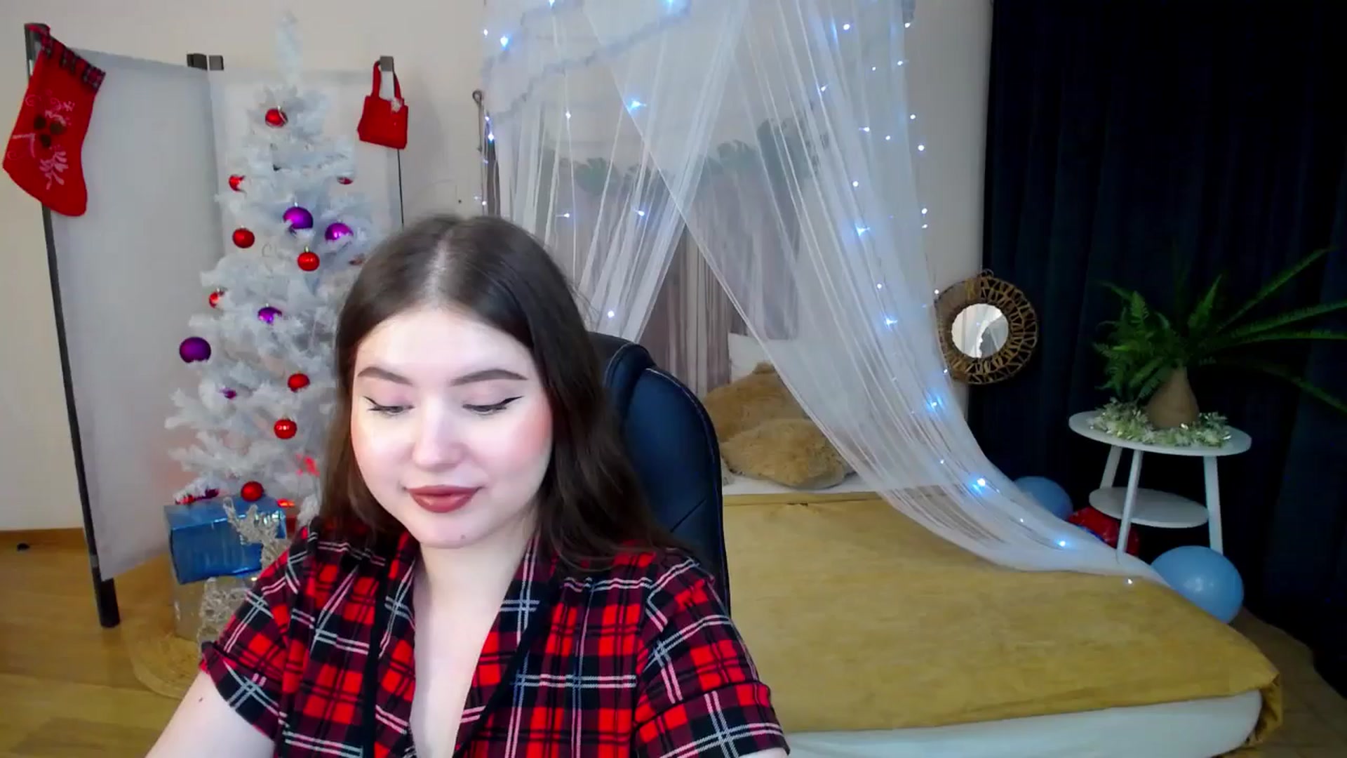 Gallery image thumbnail from AdmireMyEyes's myfreecams stream on, 12/26/2024, 22:59 image 8 of 20