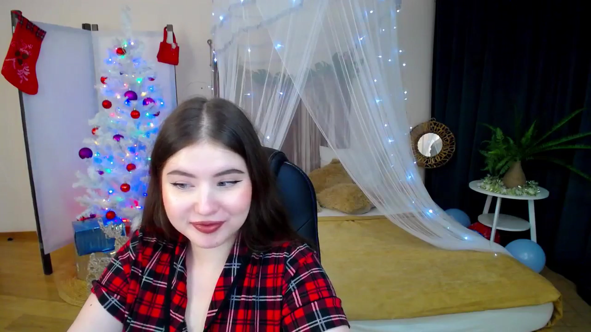 Gallery image thumbnail from AdmireMyEyes's myfreecams stream on, 12/26/2024, 22:59 image 9 of 20