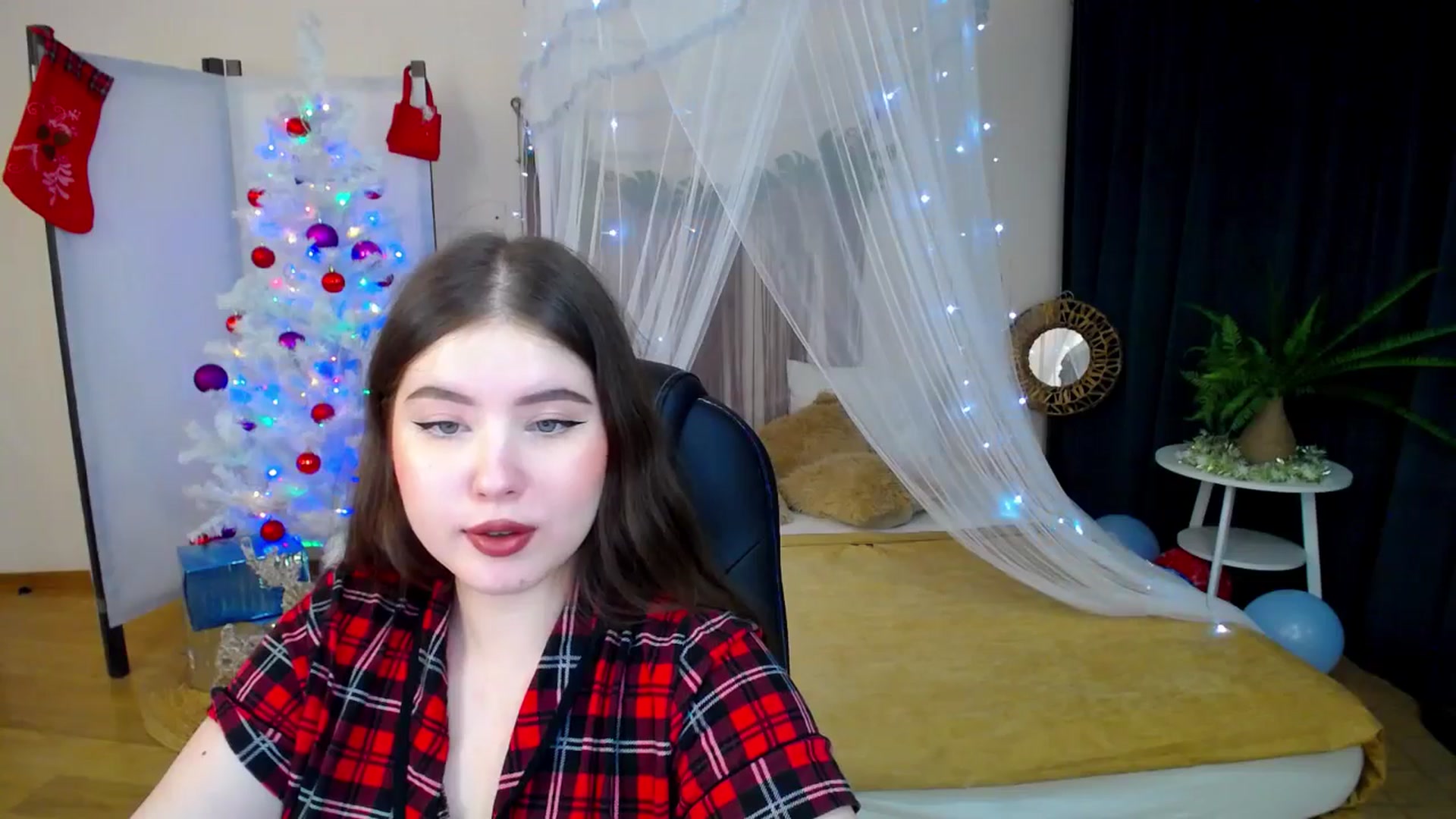 Gallery image thumbnail from AdmireMyEyes's myfreecams stream on, 12/26/2024, 22:59 image 15 of 20