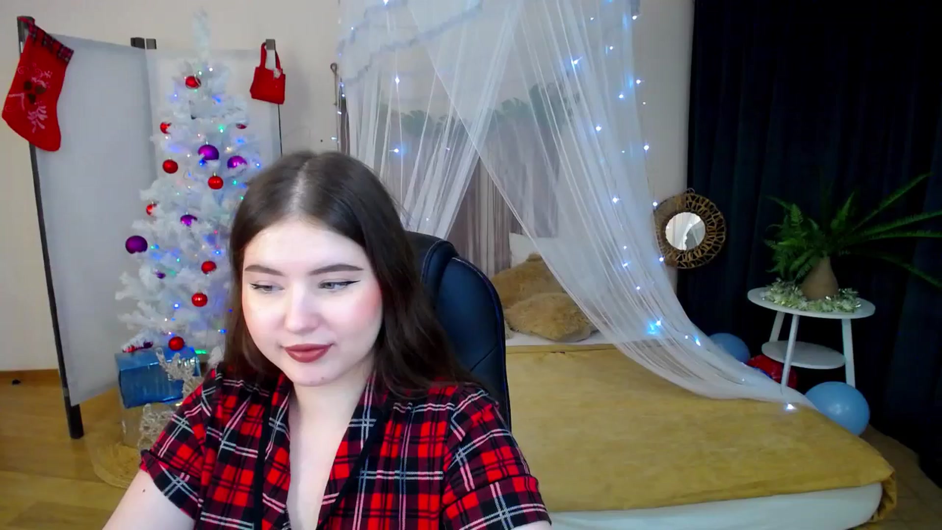 Gallery image thumbnail from AdmireMyEyes's myfreecams stream on, 12/26/2024, 22:59 image 7 of 20