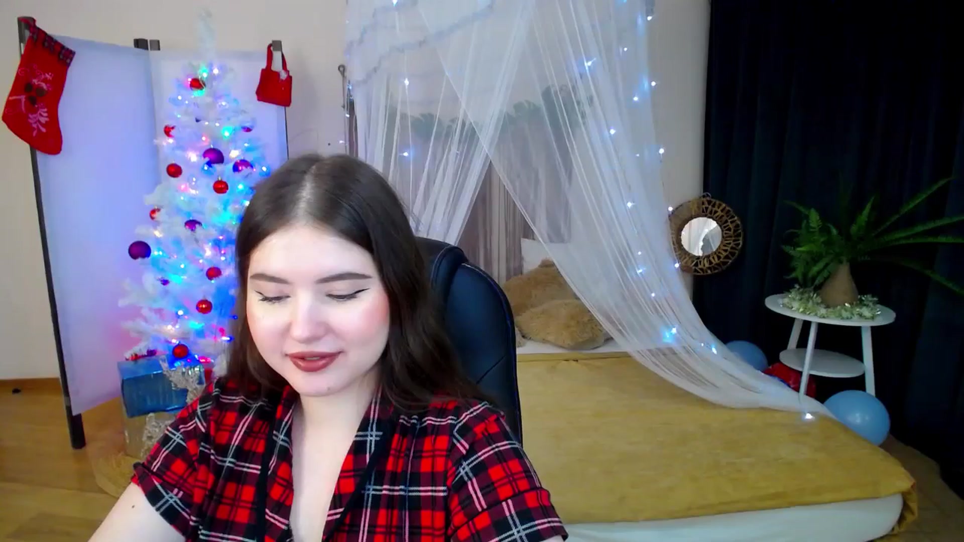 Gallery image thumbnail from AdmireMyEyes's myfreecams stream on, 12/26/2024, 22:59 image 12 of 20