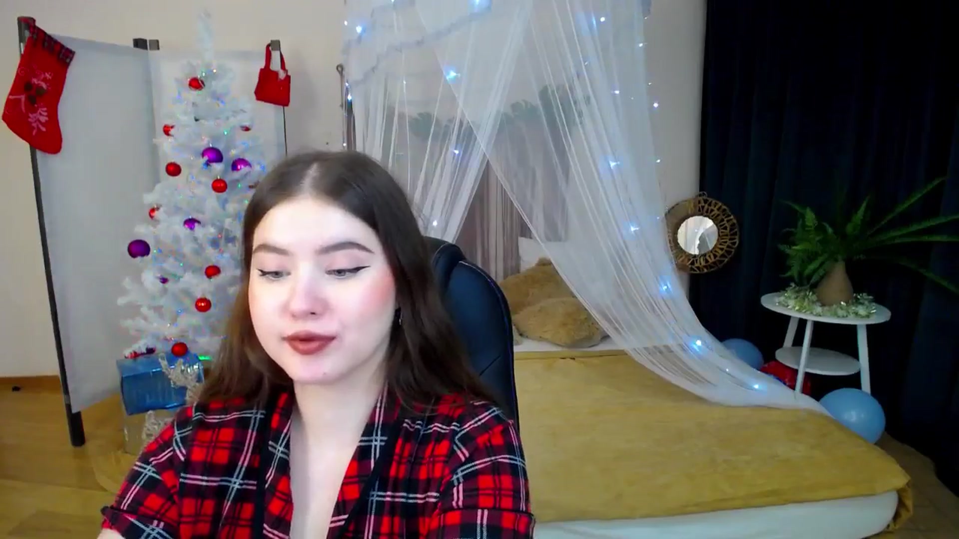 Gallery image thumbnail from AdmireMyEyes's myfreecams stream on, 12/26/2024, 22:59 image 10 of 20