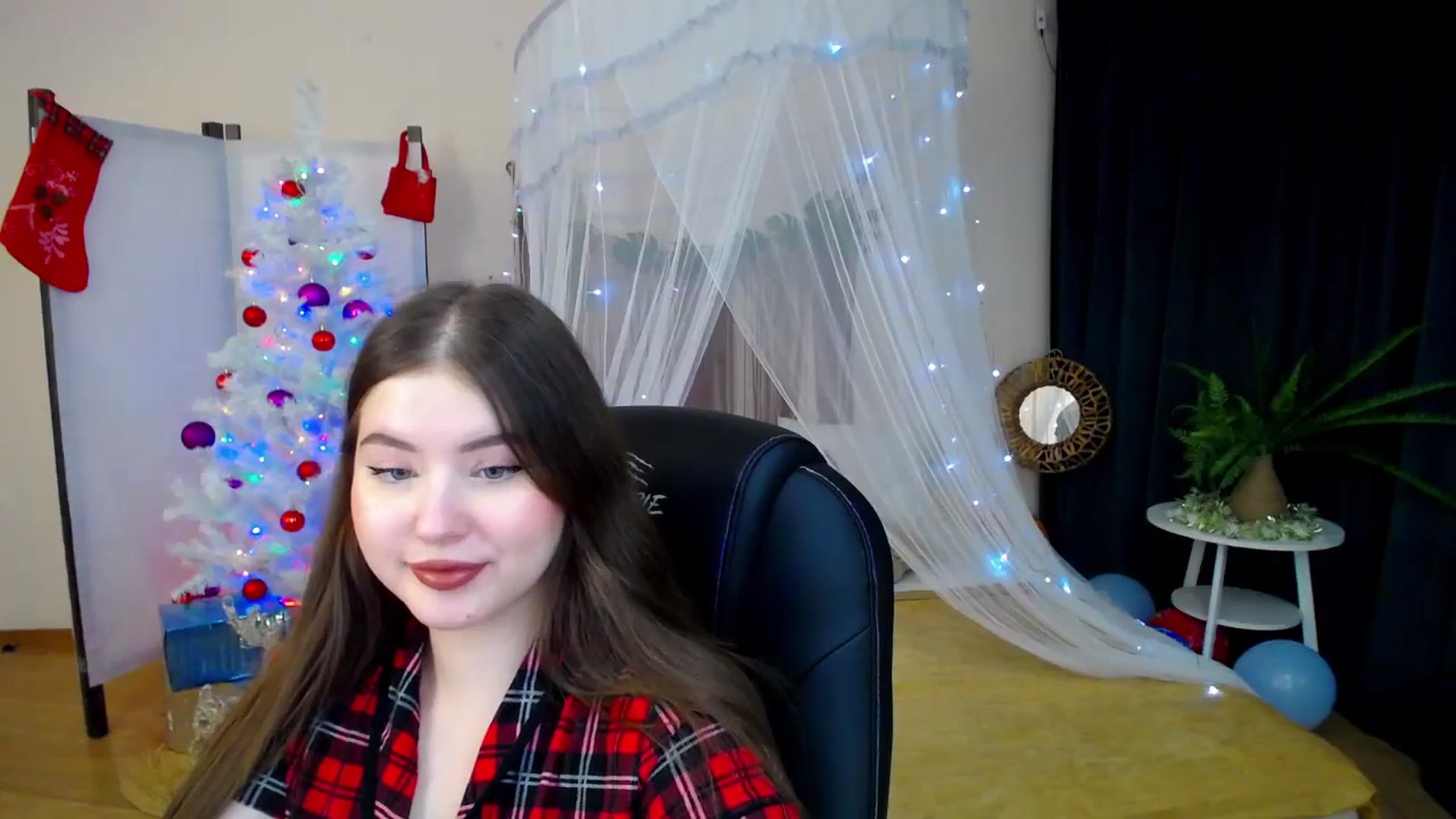 Gallery image thumbnail from AdmireMyEyes's myfreecams stream on, 12/26/2024, 23:48 image 15 of 20