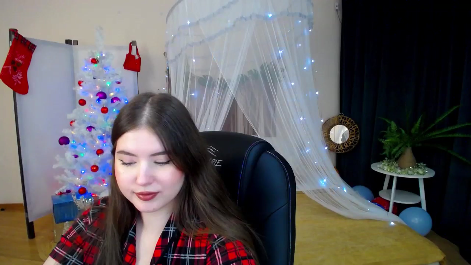 Gallery image thumbnail from AdmireMyEyes's myfreecams stream on, 12/26/2024, 23:48 image 16 of 20