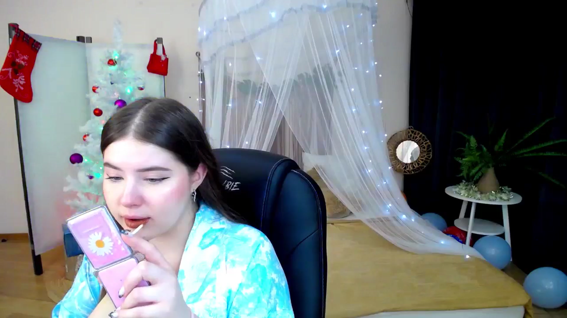 Gallery image thumbnail from AdmireMyEyes's myfreecams stream on, 12/27/2024, 18:36 image 4 of 20
