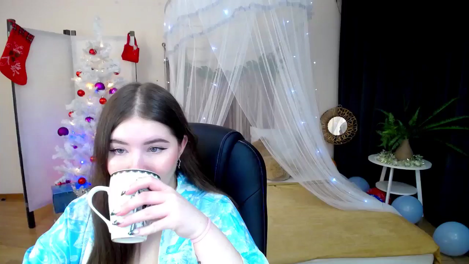Gallery image thumbnail from AdmireMyEyes's myfreecams stream on, 12/27/2024, 18:36 image 1 of 20