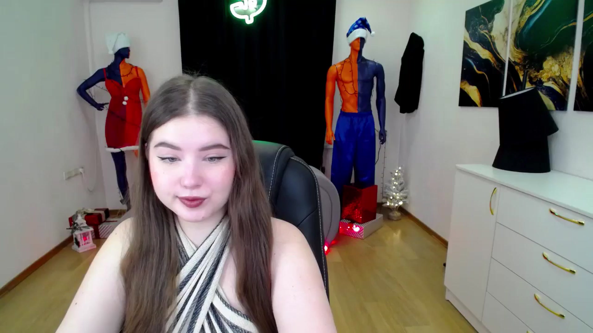 Gallery image thumbnail from AdmireMyEyes's myfreecams stream on, 12/28/2024, 19:01 image 10 of 20