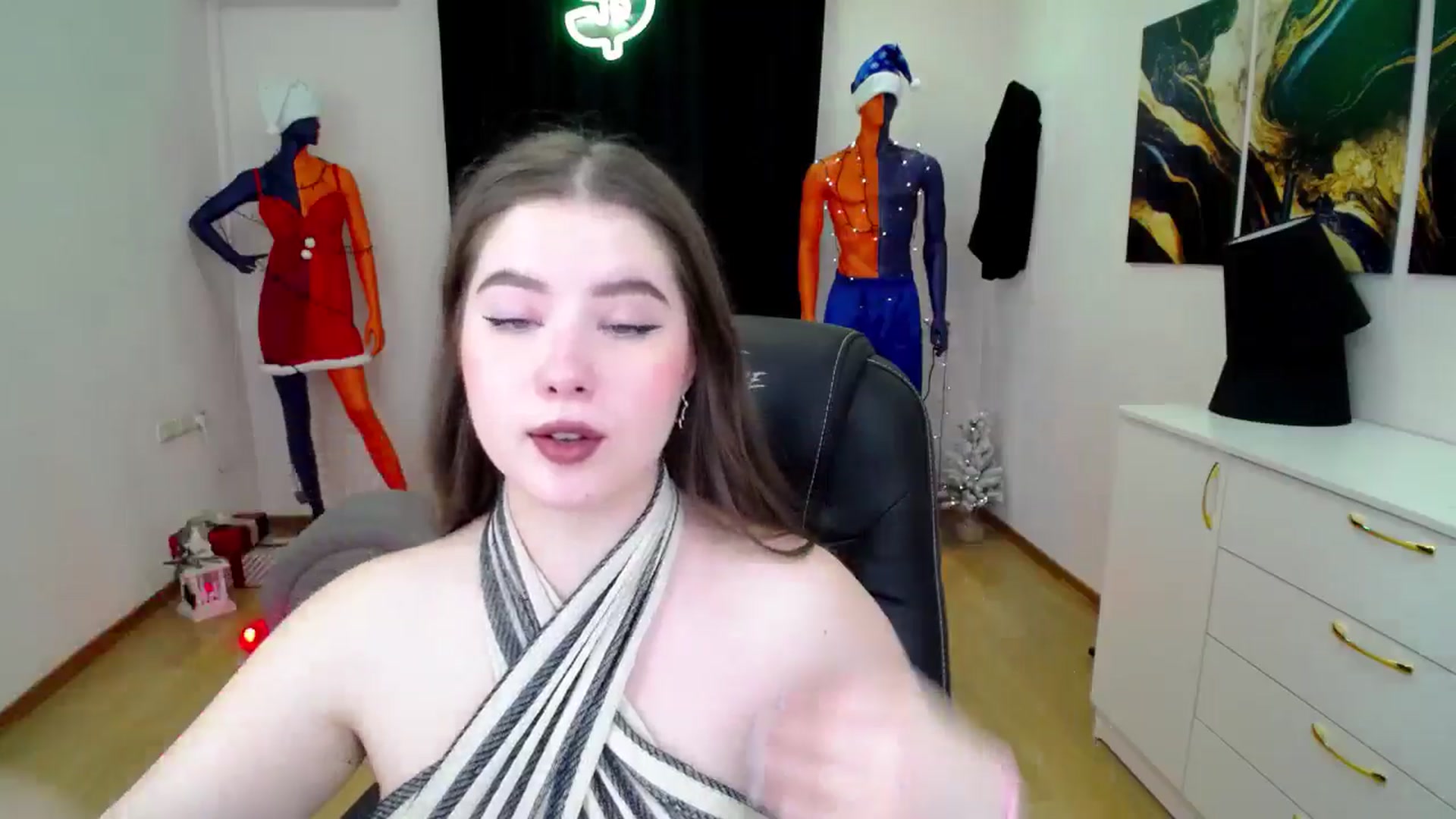 Gallery image thumbnail from AdmireMyEyes's myfreecams stream on, 12/28/2024, 19:01 image 2 of 20