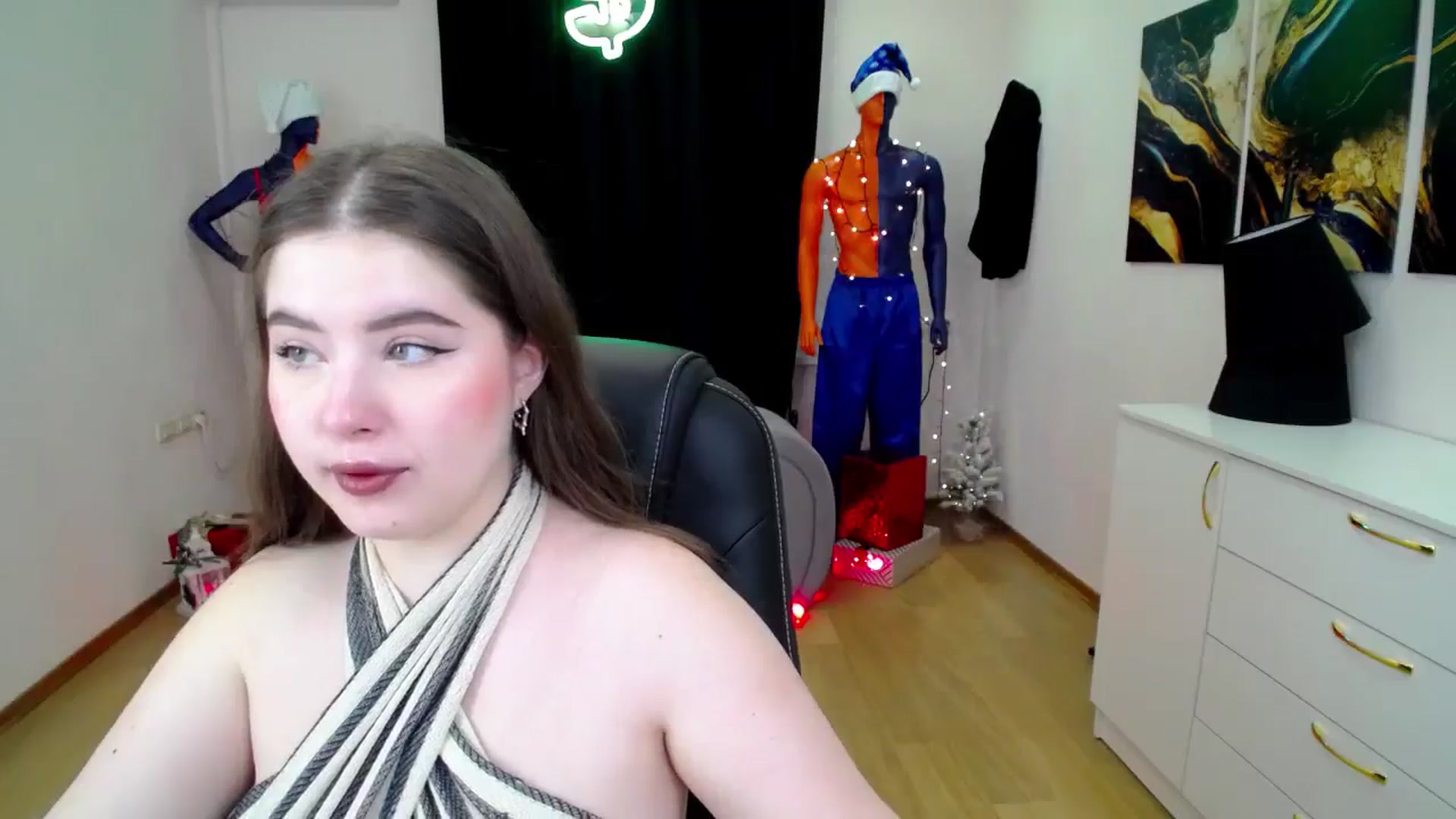 Gallery image thumbnail from AdmireMyEyes's myfreecams stream on, 12/28/2024, 19:01 image 7 of 20