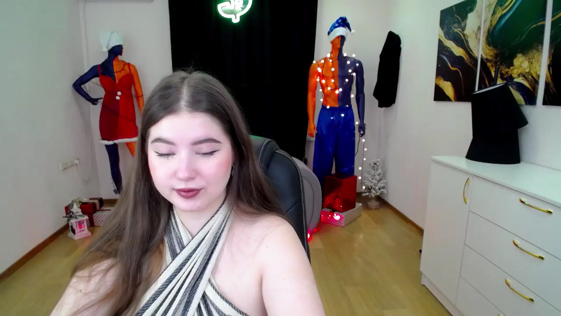 Gallery image thumbnail from AdmireMyEyes's myfreecams stream on, 12/28/2024, 19:01 image 19 of 20
