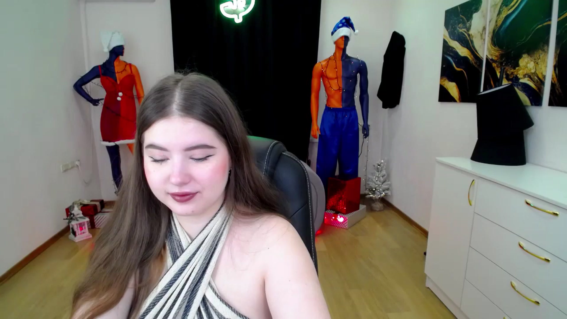 Gallery image thumbnail from AdmireMyEyes's myfreecams stream on, 12/28/2024, 19:01 image 18 of 20
