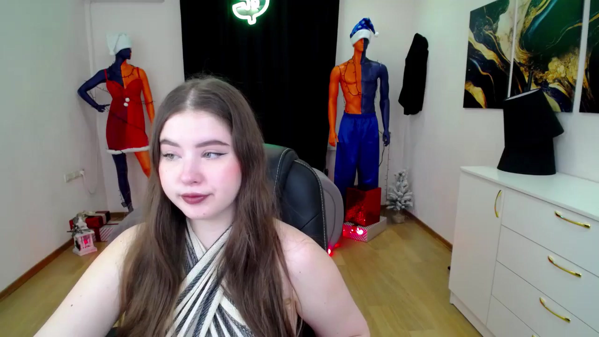 Gallery image thumbnail from AdmireMyEyes's myfreecams stream on, 12/28/2024, 19:01 image 8 of 20