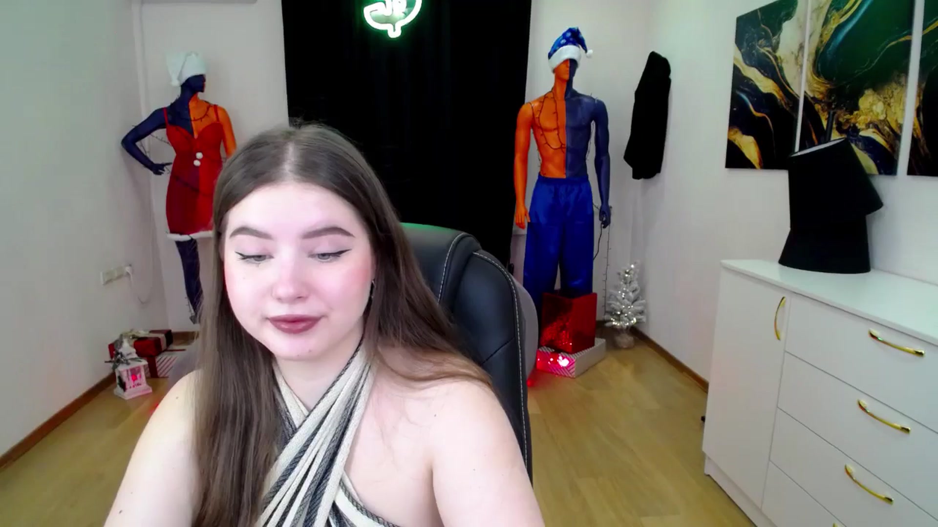 Gallery image thumbnail from AdmireMyEyes's myfreecams stream on, 12/28/2024, 19:01 image 17 of 20