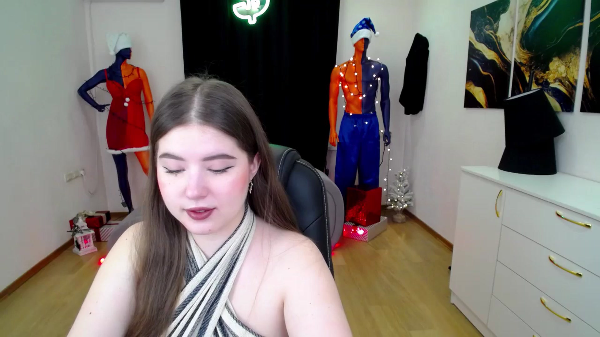 Gallery image thumbnail from AdmireMyEyes's myfreecams stream on, 12/28/2024, 19:01 image 13 of 20