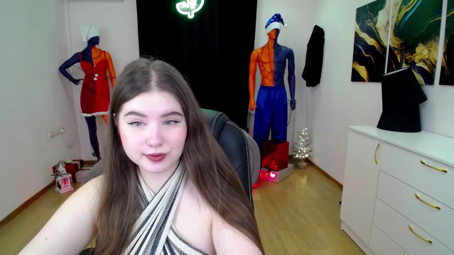Gallery image thumbnail from AdmireMyEyes's myfreecams stream on, 12/28/2024, 19:01 image 15 of 20